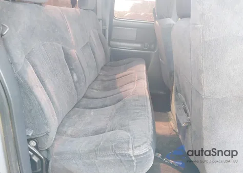 2000 Chevrolet Silverado 1500 Ls z USA, uszkodzony, nr VIN 1GCEC19T0YZ156854